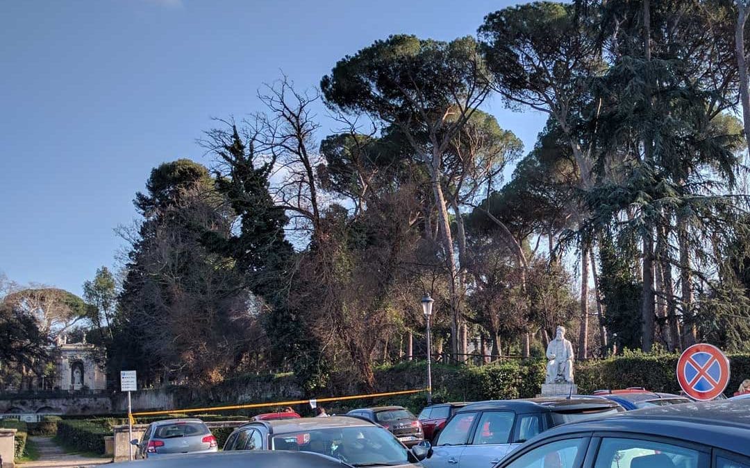 Divieto posteggio auto a piazzale Ferdowsi